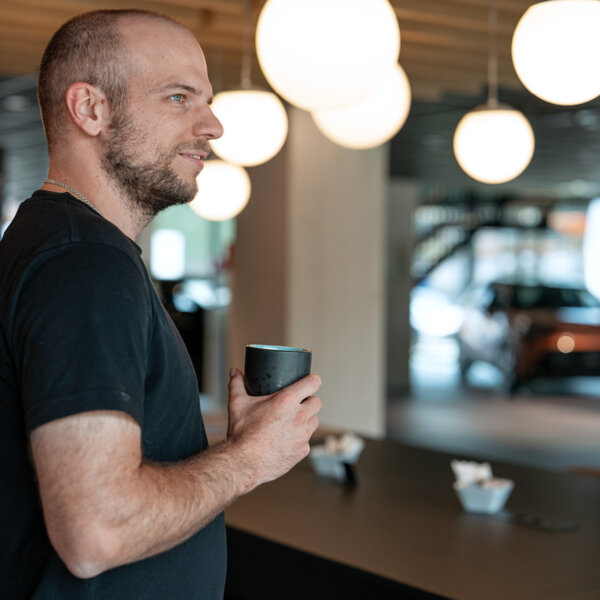 Auto Bucher Dienstleistungen Kinderspielecke Kaffee