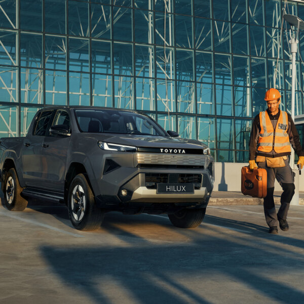 Auto Bucher News Intro Hilux Electro